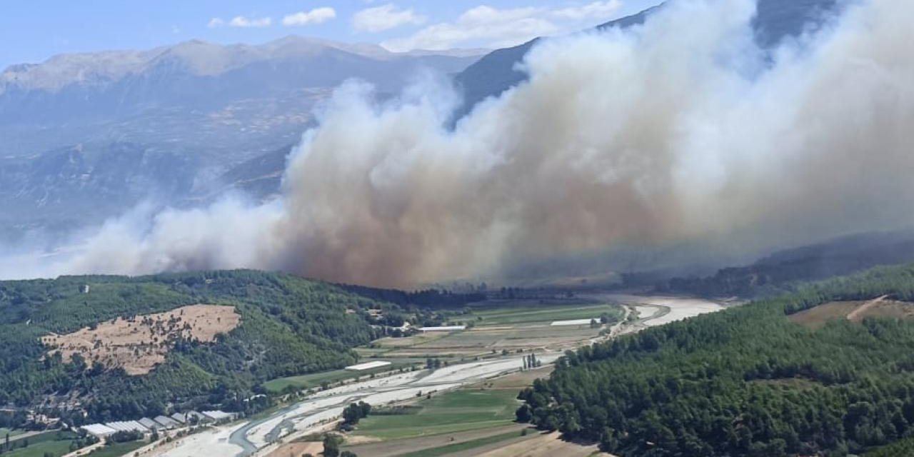 Muğla'da Başlayan Orman Yangını Antalya'ya Sıçradı