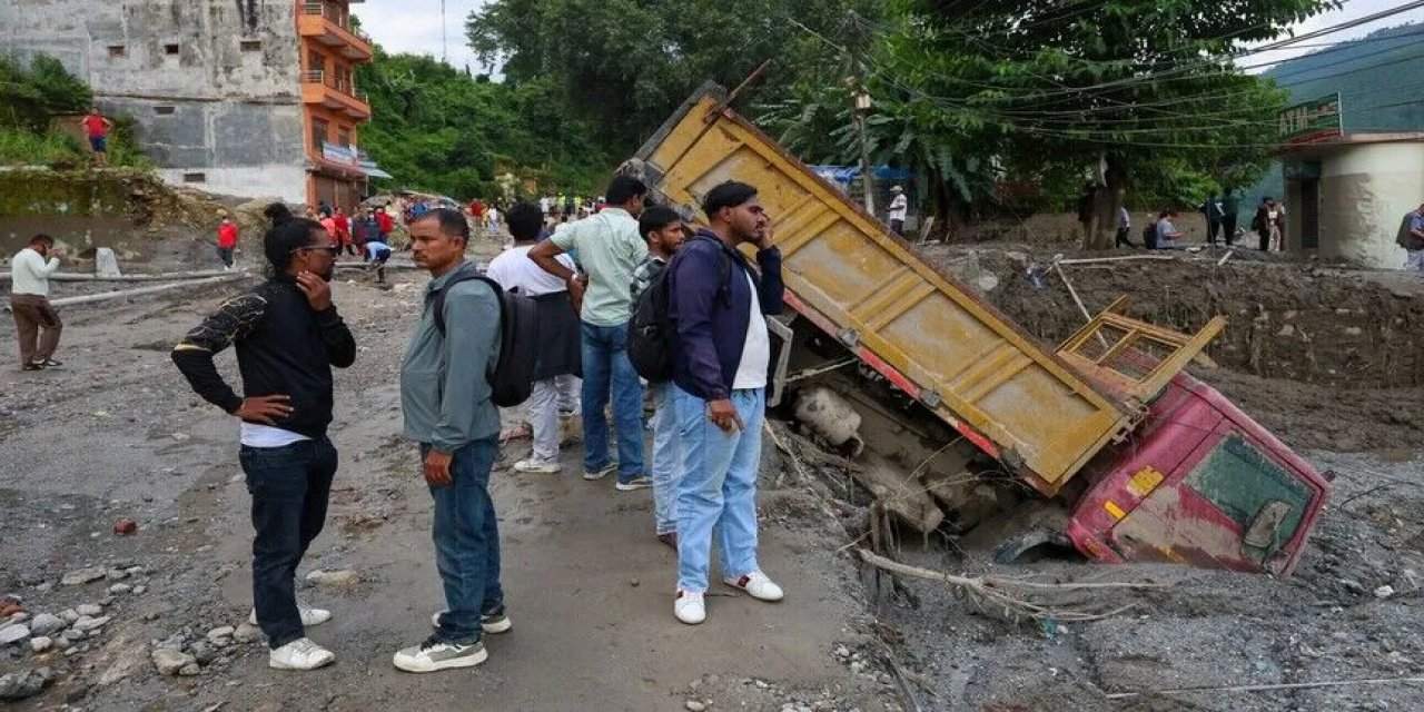 Nepal'deki Selde Hayatını Kaybedenlerin Sayısı 734'e Yükseldi