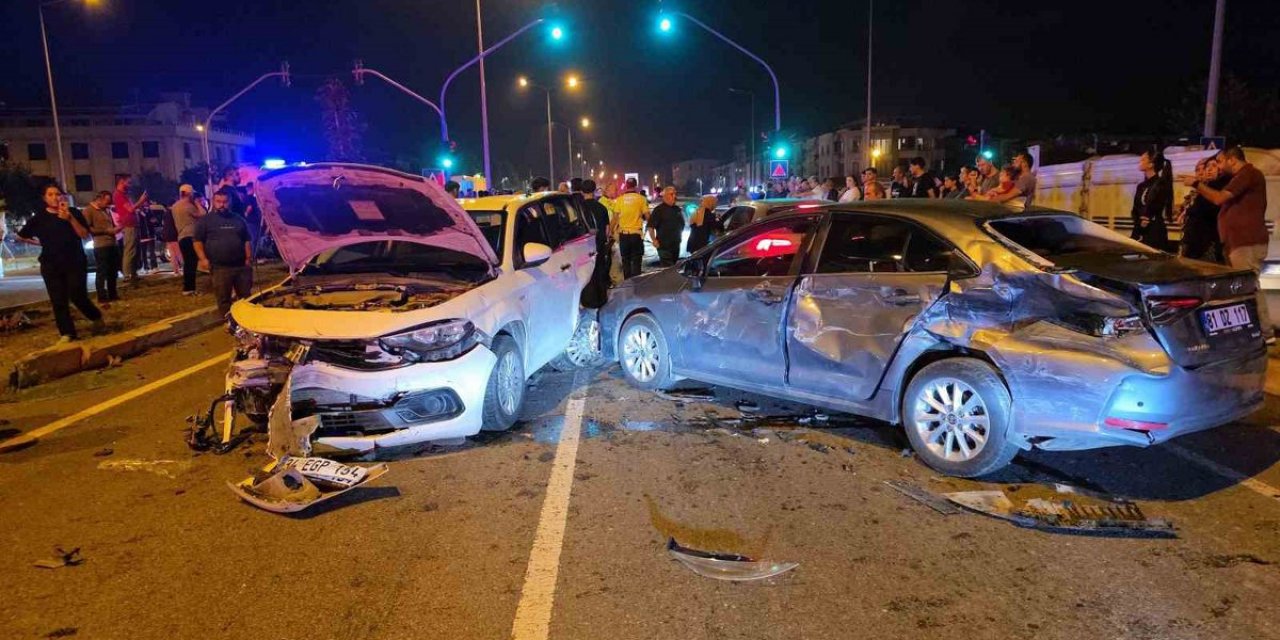 Düzce'de 6 Araçlı Zincirleme Kaza: 2 Yaralı