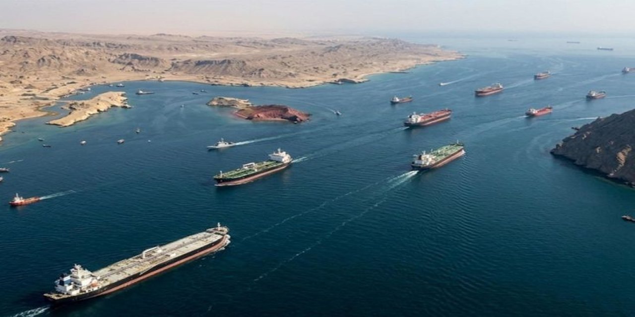 İran: Hürmüz'de Yasa Dışı Geçen Tanker Mayına Çarptı