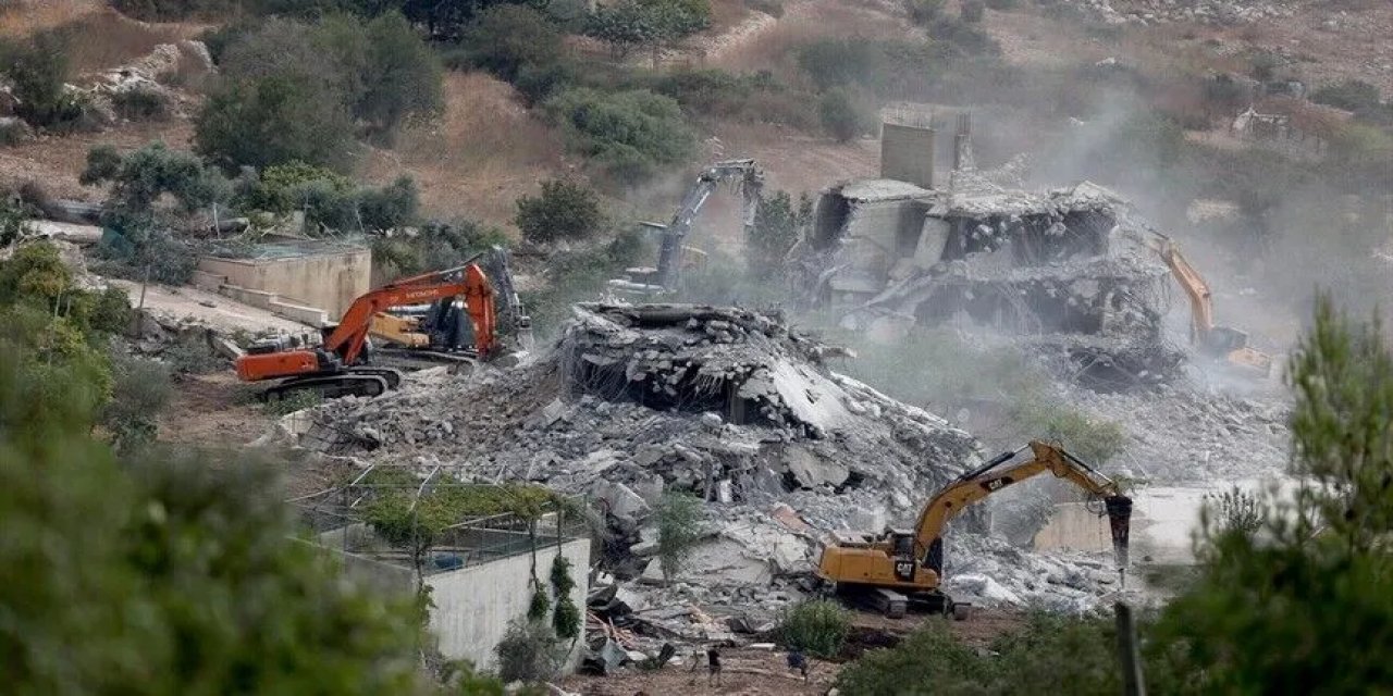 İsrail Ordusu, İşgal Altındaki Batı Şeria'da Filistinlilere Ait 3 Evi Yıktı, 7 Kişiyi Gözaltına Aldı