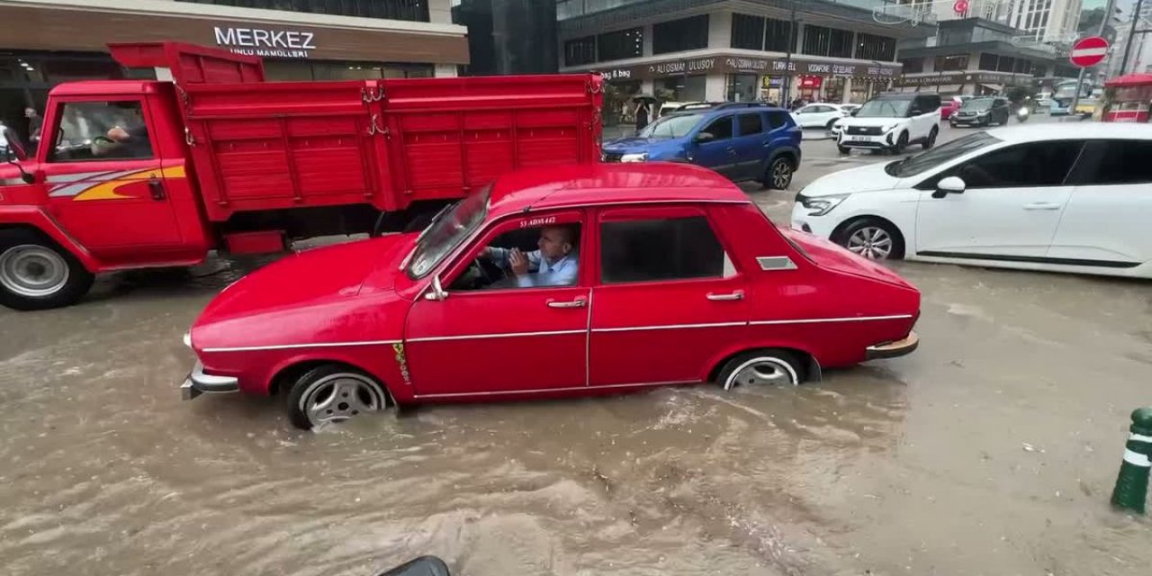Şiddetli Yağış Rize’de Su Baskınlarına Yol Açtı