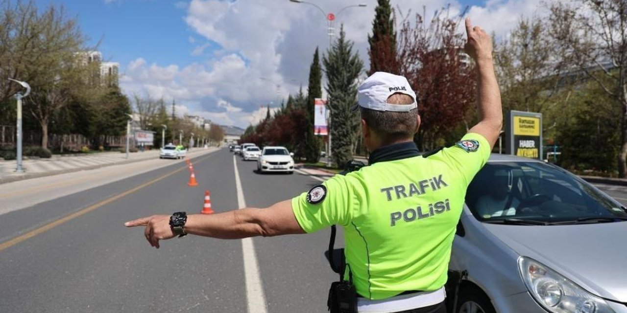 Düzce'de Trafik Denetimi: 870 Cezalı, 127 Araç Men Edildi