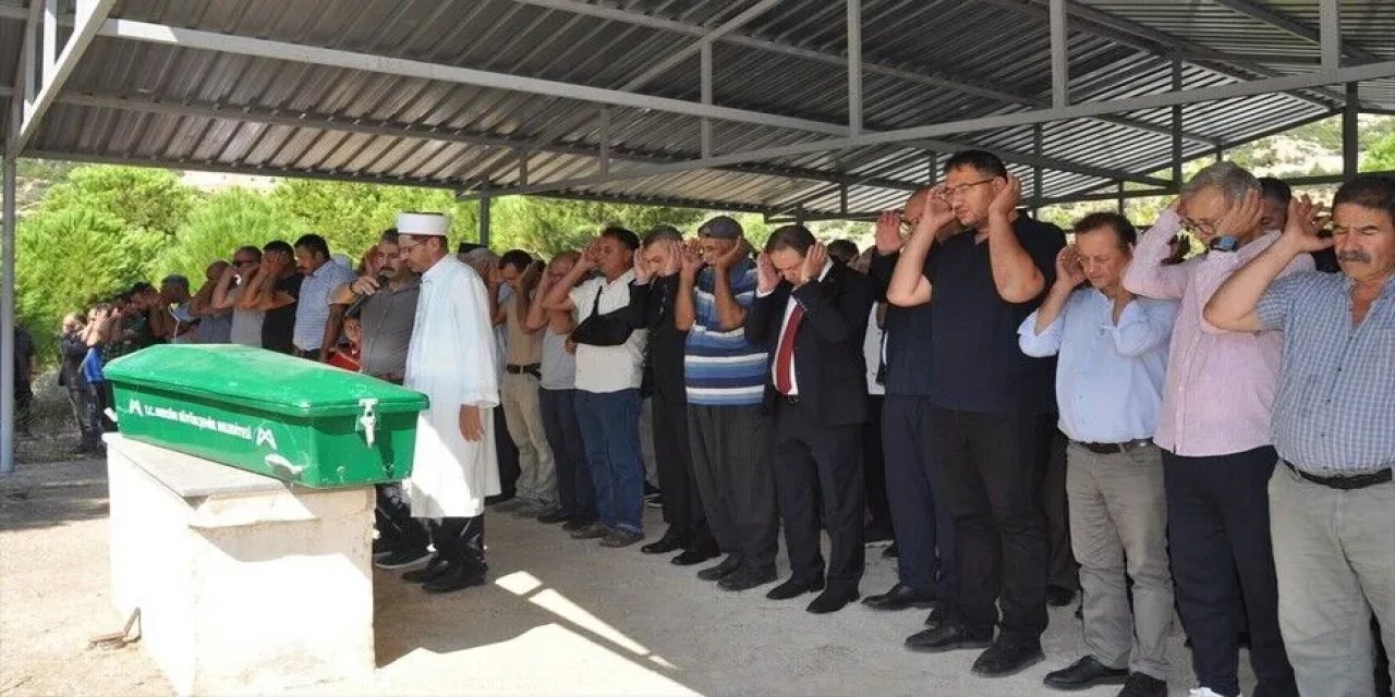 KKTC'deki Gemi Kazasında Yaşamını Yitiren Hüseyin Özdemir'in Cenazesi Mersin'de Defnedildi
