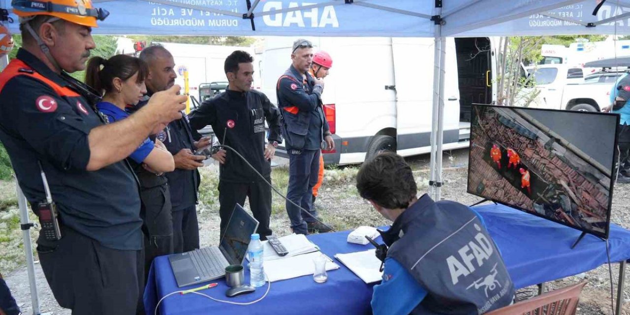 Kastamonu'da Habersiz Yapılan Bina Çökme Tatbikatı Gerçeği Aratmadı, AFAD Ve Ekipler Enkazda Arama Kurtarma Yaptı