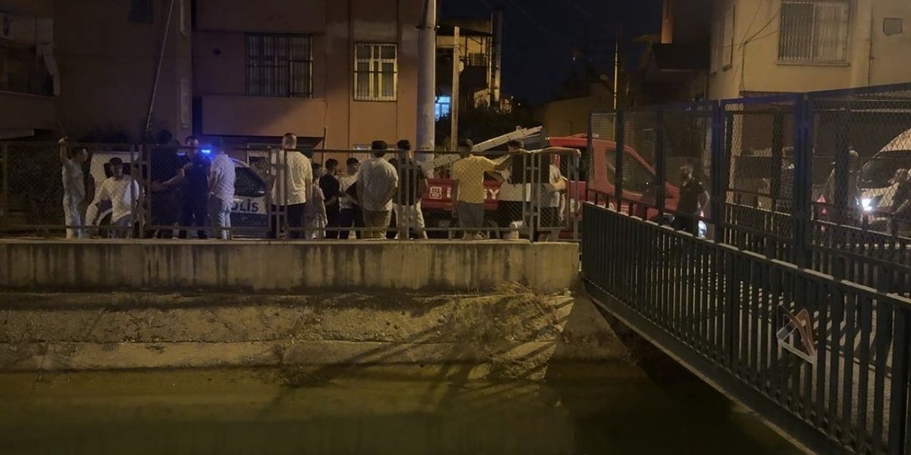 Mersin Tarsus'ta Sulama Kanalına Düşen İki Kardeşten 6 Yaşındaki Kurtarıldı, 9 Yaşındaki Aranıyor