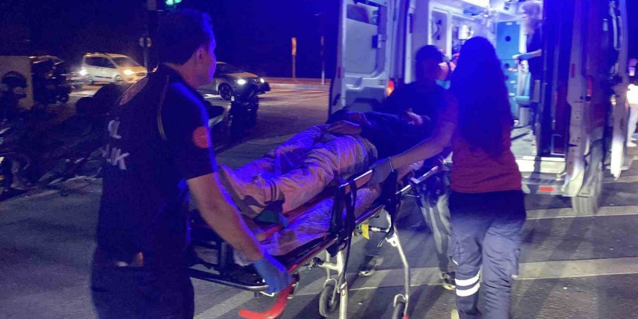 Bursa'nın İnegöl İlçesinde Otomobilin Çarptığı Motosikletteki 2 Kişi Yaralandı