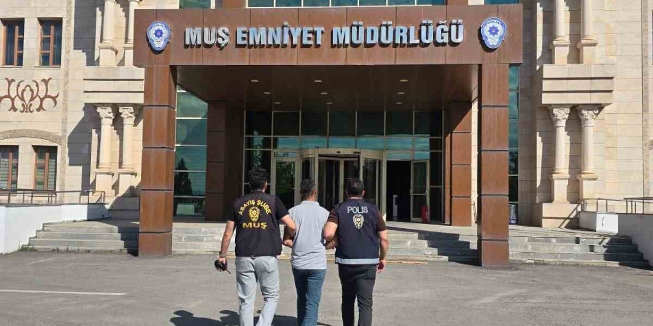Muş'ta 5 Yıl Kesinleşmiş Hapis Cezasıyla Aranan Şahıs Sunay Mahallesi'nde Polis Tarafından Yakalandı