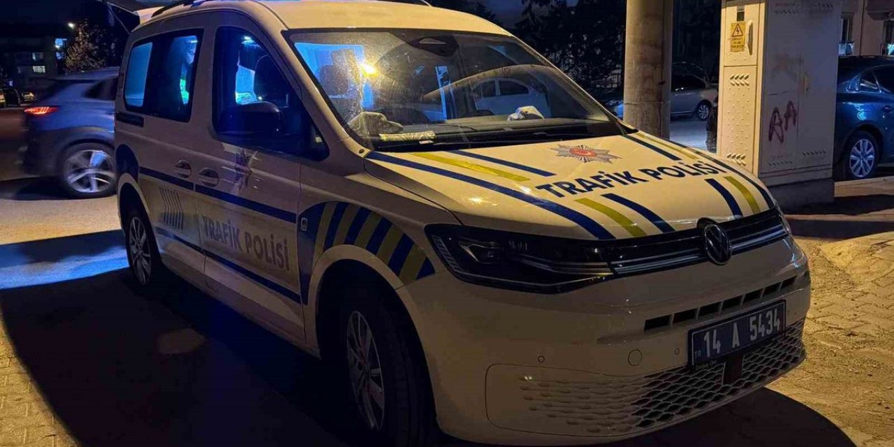Bolu'da Kültür Mahallesi'nde Taksi İle Motosikletin Çarpıştığı Kazada Kurye Yaralandı