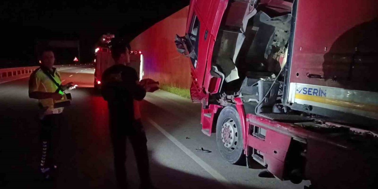 Amasya'da Karanlıkta Yol Kenarındaki Sürücüye Otomobil Çarptı, 33 Yaşındaki İlhan Ağır Yaralandı