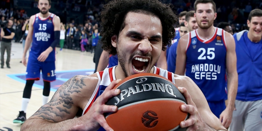 Anadolu Efes'te Shane Larkin Tarihe Geçti