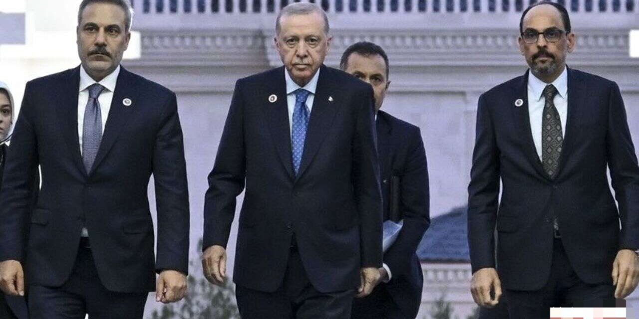 İbrahim Kalın'ın Yeni Tarzı! Fotoğrafı Gören Dönüp Tekrar Baktı