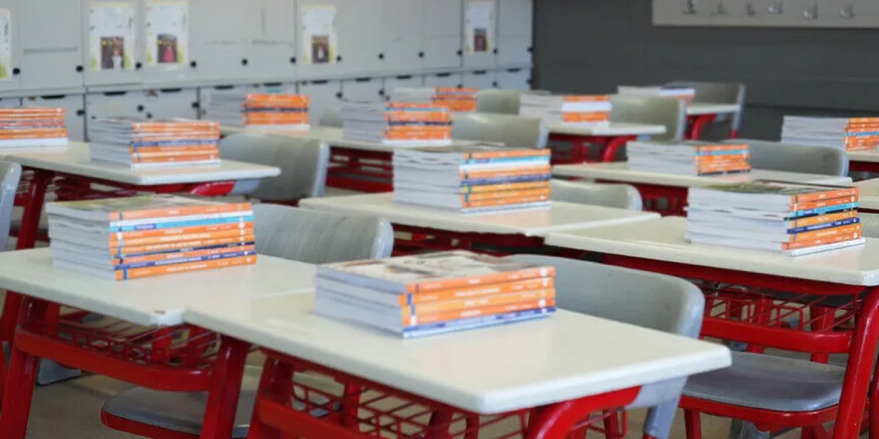 MEB'in Ücretsiz Ders Kitapları Okullardaki Yerini Aldı