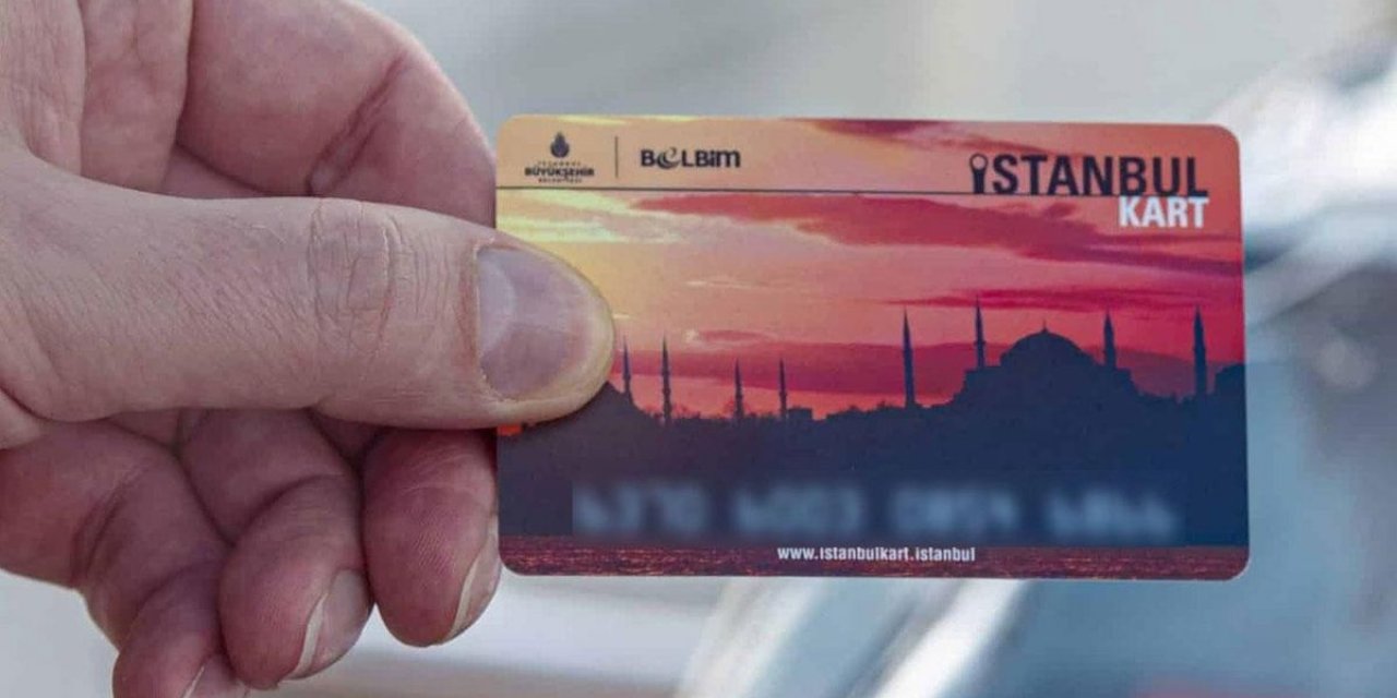 Beşiktaş'ın Yıldızı İstanbul'u Böyle Keşfediyor! İETT'ye Binip Taksim'e Gitti