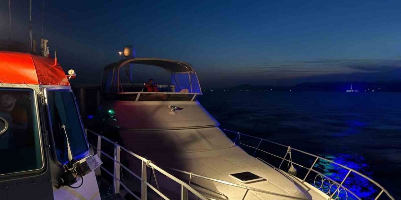 Çanakkale Boğazı'nda Makine Arızası Yapan Tekne, Kıyı Emniyeti Botuyla Kurtarıldı