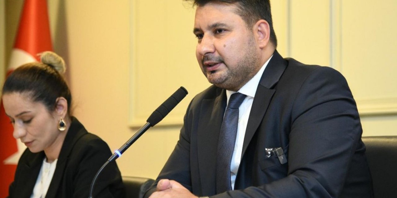 AK Parti'ye Geçen Başkandan Dikkat Çeken Çıkış! Mansur Yavaş'a Övgü, Geçmişe Eleştiri