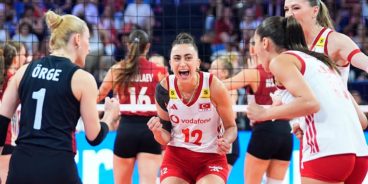 A Milli Kadın Voleybol Takımı Avrupa Şampiyonası'nda Yarı Finalde