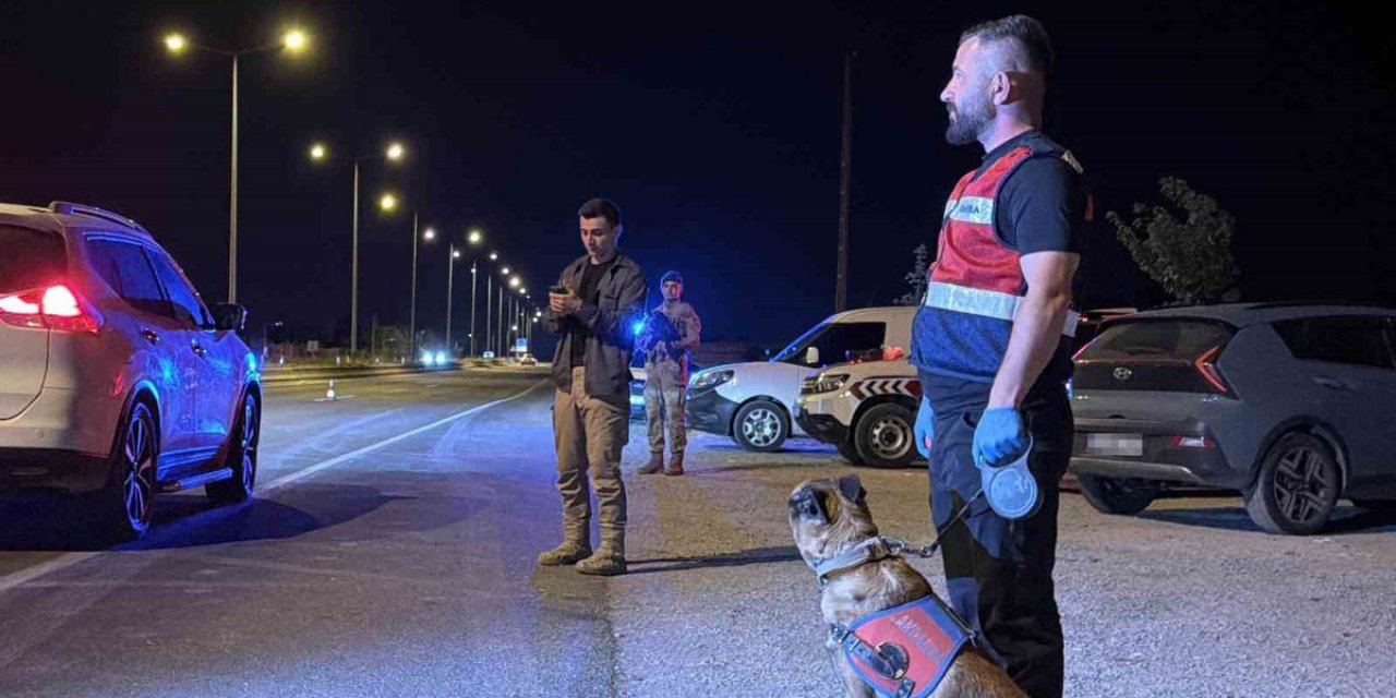 Bitlis Tatvan'da 150 Personelle 11 Noktada Asayiş Uygulaması Yapıldı