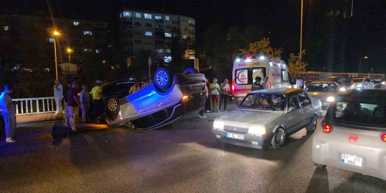 Karadeniz Ereğli'de Otomobil Park Halindeki Araçlara Çarpıp Takla Attı, Sürücü Yaralandı