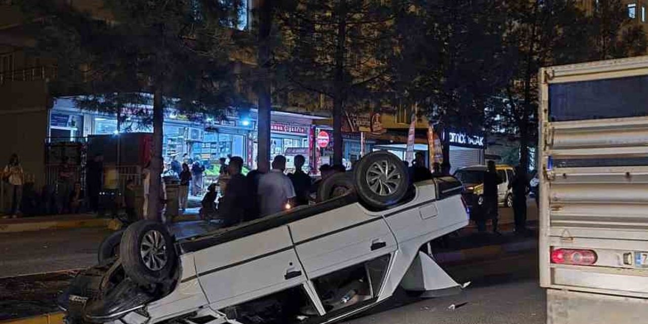 Diyarbakır Silvan'da İki Aracın Çarpıştığı Kazada 1 Kişi Yaralandı