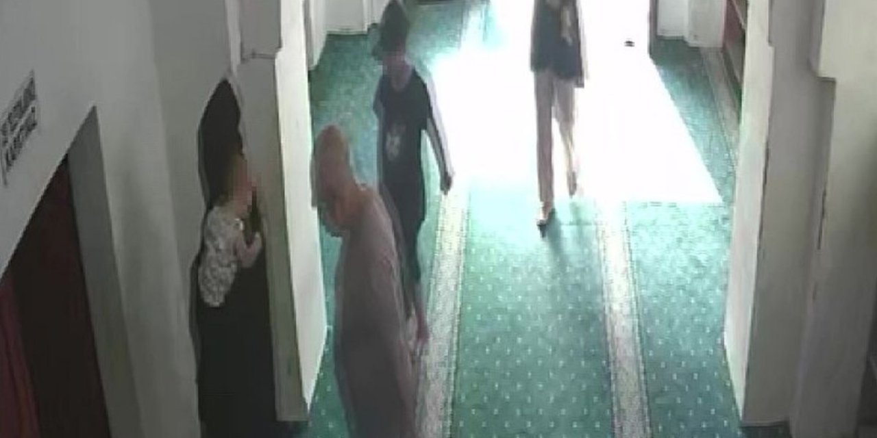 Adana'da Camide Namaz Kılan Kadının Altın Ve Cüzdanı Çalındı, Hırsız Kadın Tutuklandı