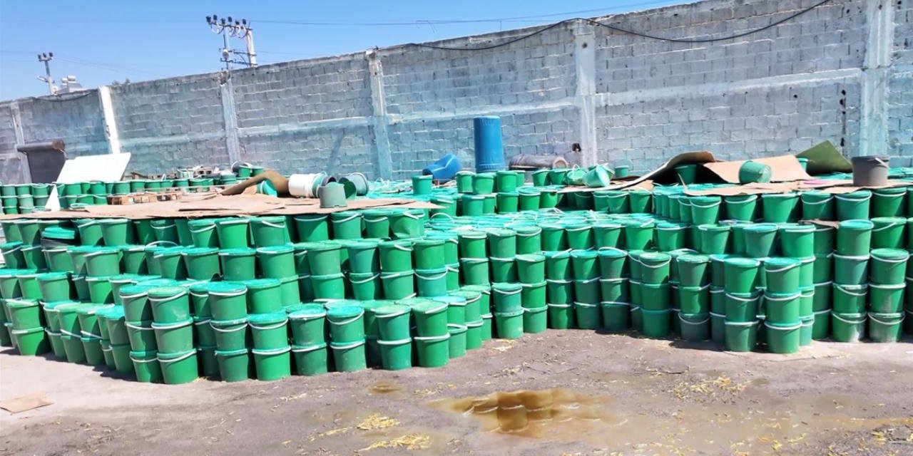 Mersin'de 3 Bin 500 Kova Bozuk Turşu Ele Geçirildi