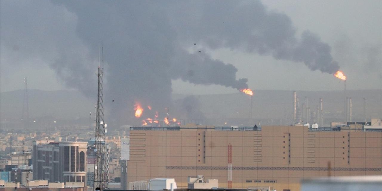 İran Petrol Bakanı: ABD-İsrail'in Hedef Aldığı Rafineriler Büyük Oranda Yeniden İnşa Edildi