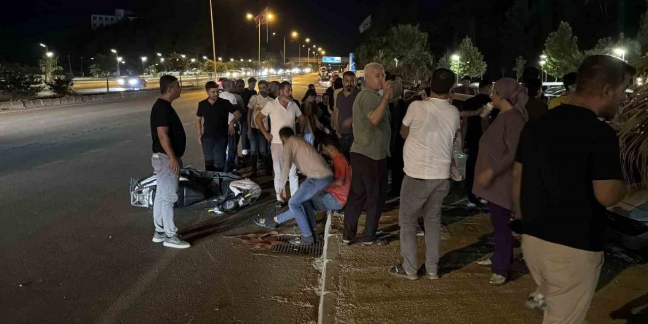 Adıyaman'da Kontrolden Çıkan Otomobilin Park Halindeki Araca Çarptığı Kazada 5 Kişi Yaralandı