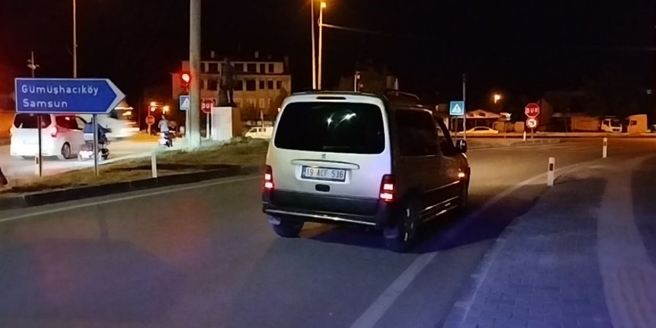 Çorum Osmancık'ta Otomobil İle Motosiklet Çarpıştı, 2'si Çocuk 3 Kişi Yaralandı