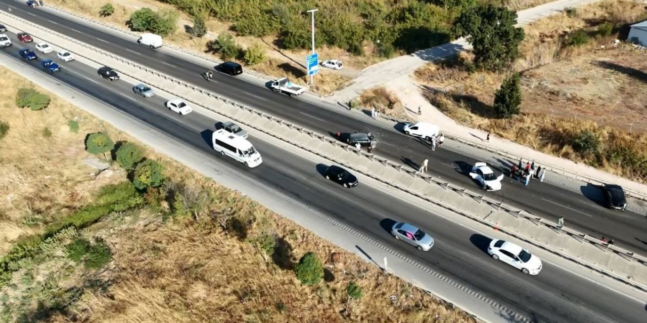 Bursa Nilüfer'de Tırdan Dökülen Yakıt 10 Aracın Çarpışmasına Yol Açtı