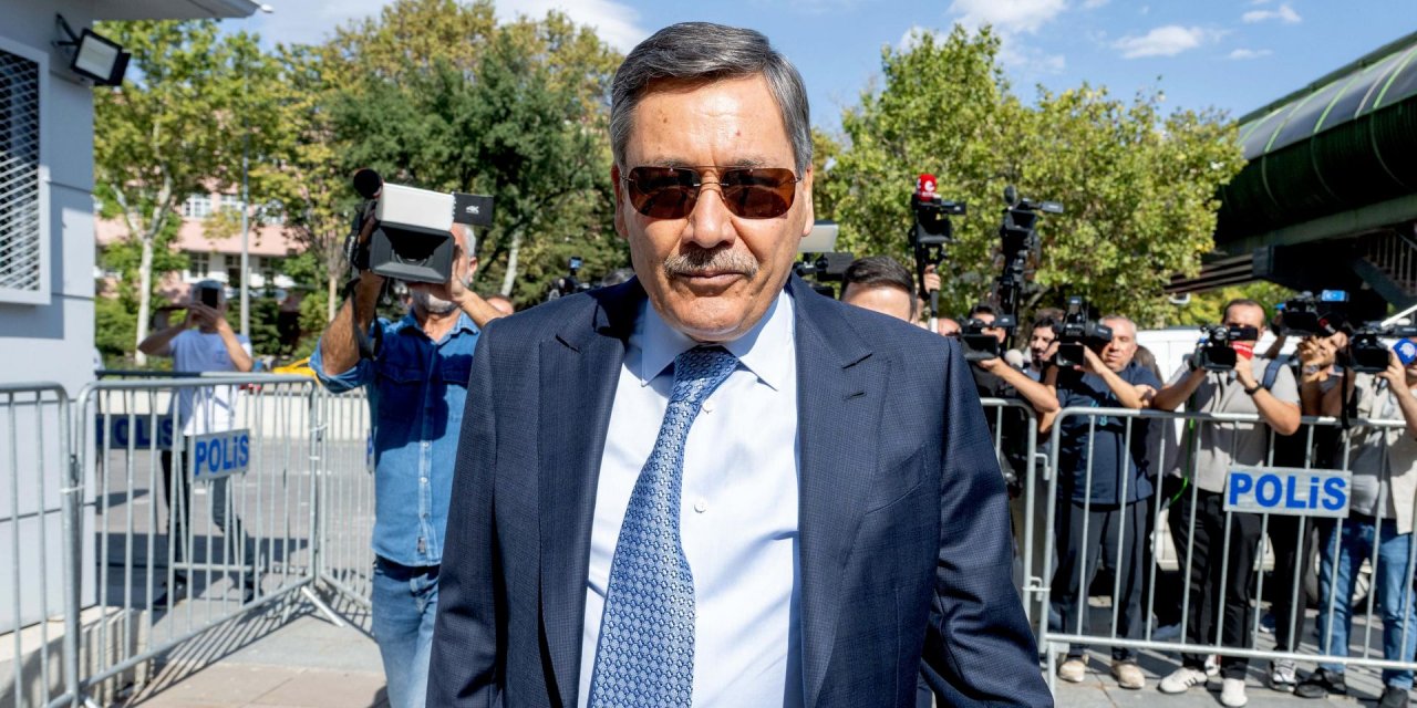 İfade Vermeye Giderken Ağzındaki Sakız Dikkat Çekmişti! Melih Gökçek O Görüntü Sonrası Konuştu: İkaz Ediyorum!