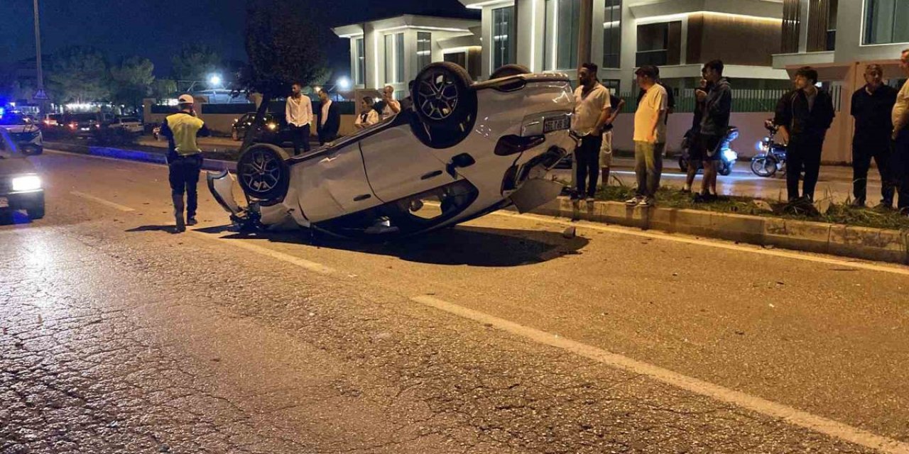 Bursa İnegöl'de Kamyonetle Çarpışan Otomobil Takla Attı, 2 Kişi Yaralandı