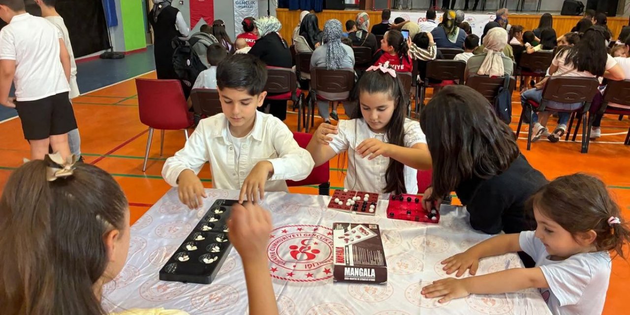 Ağrı'da 9-15 Yaş Grubu İçin Düzenlenen Gençlik Yaz Kulübü Dönemi Tamamlandı