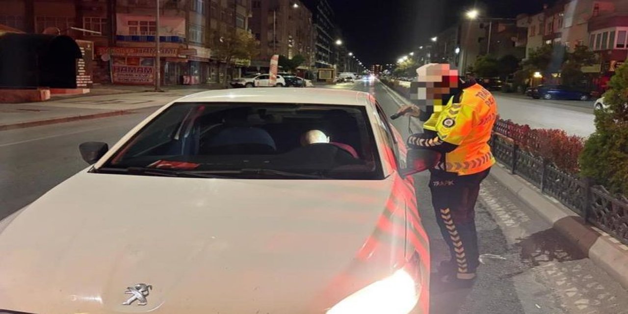 Kayseri'de Yol Ortasında Uyuyakalan Alkollü Sürücüye 25 Bin TL Ceza Kesildi