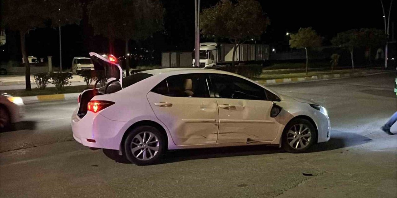 Çorum'da Otomobil İle Motosiklet Çarpıştı, Motosikletteki Yolcu Yaralandı
