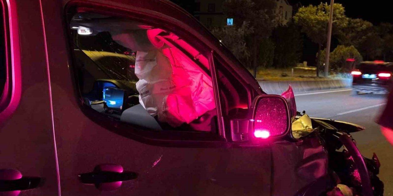 Muş'un Hasköy İlçesinde Otomobil İle Tır Çarpıştı, Sürücü Hafif Yaralandı