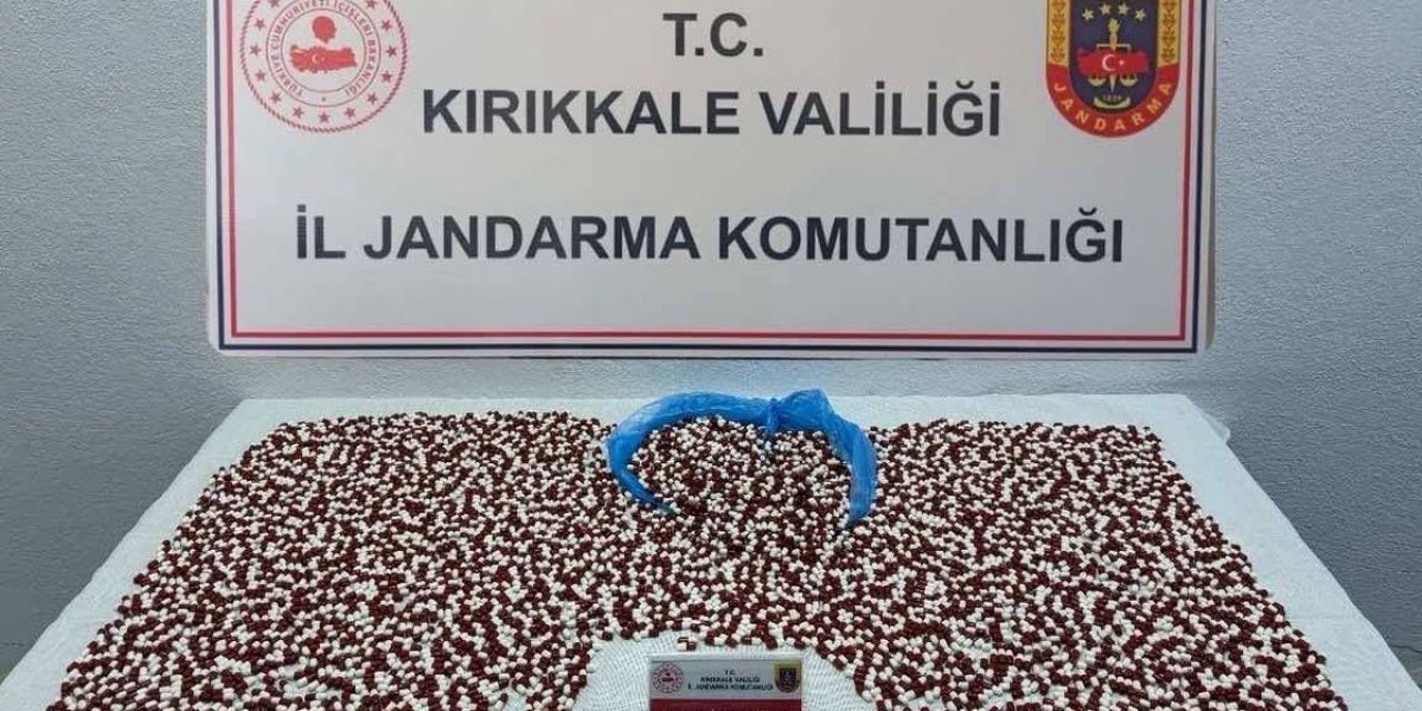 Kırıkkale Yahşihan'da Uyuşturucu Operasyonunda 4 Bin 581 Sentetik Hap Ele Geçirildi