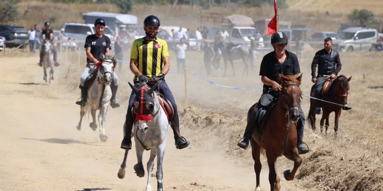Bolu Gerede'deki Rahvan At Yarışlarında 75 At Derece İçin Kıyasıya Mücadele Etti