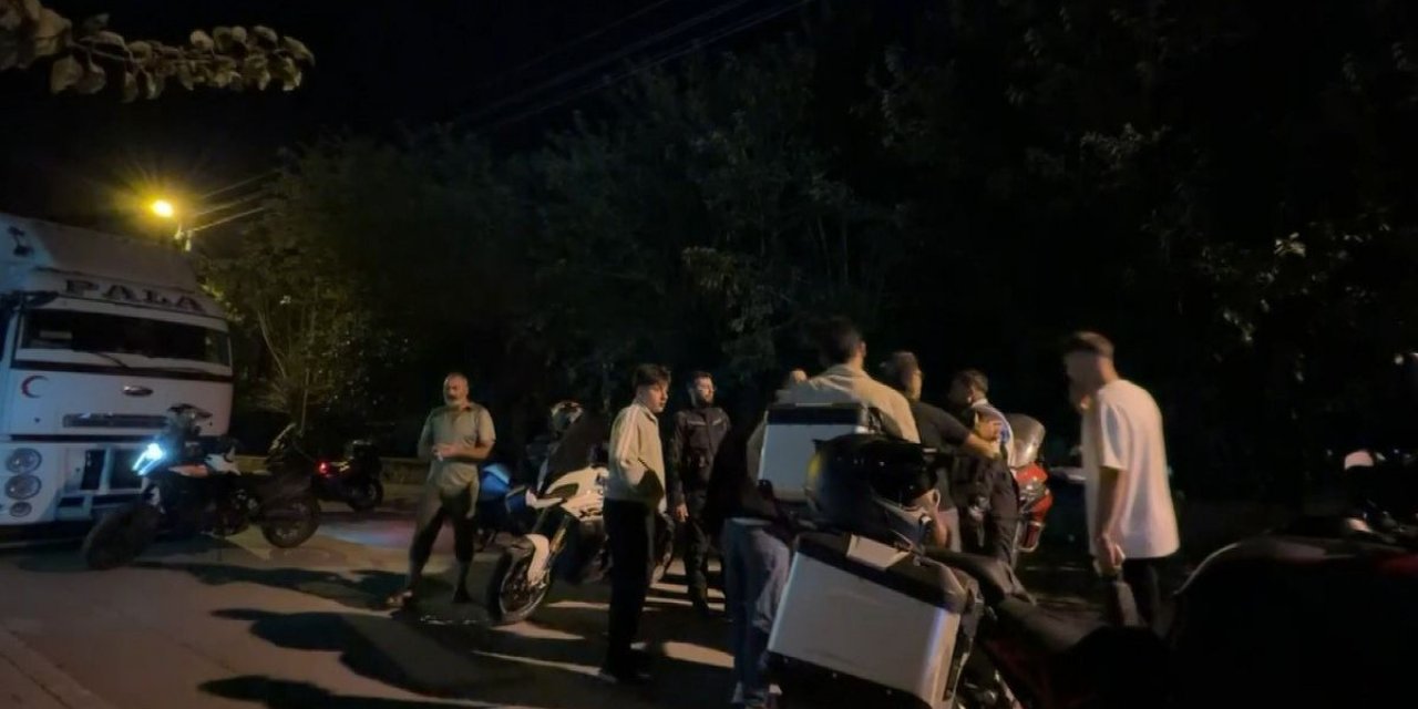 Erzincan'da Yolu Kapatan Tır Nedeniyle Motosikletli Grup Ve Okul İdarecileri Polis Merkezine
