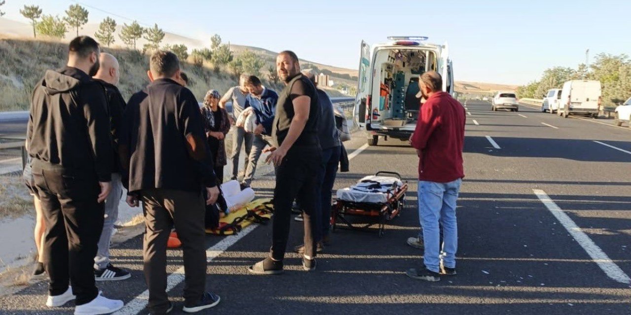 Eskişehir Yolunda Kontrolden Çıkan Otomobil Yan Yattı, 1 Kişi Hafif Yaralandı