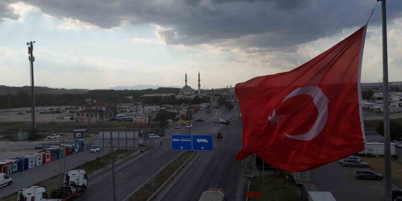 Gurbetçilerin Kapıkule'den Avrupa'ya Dönüşü Hüzünlü Veda İle Sürüyor