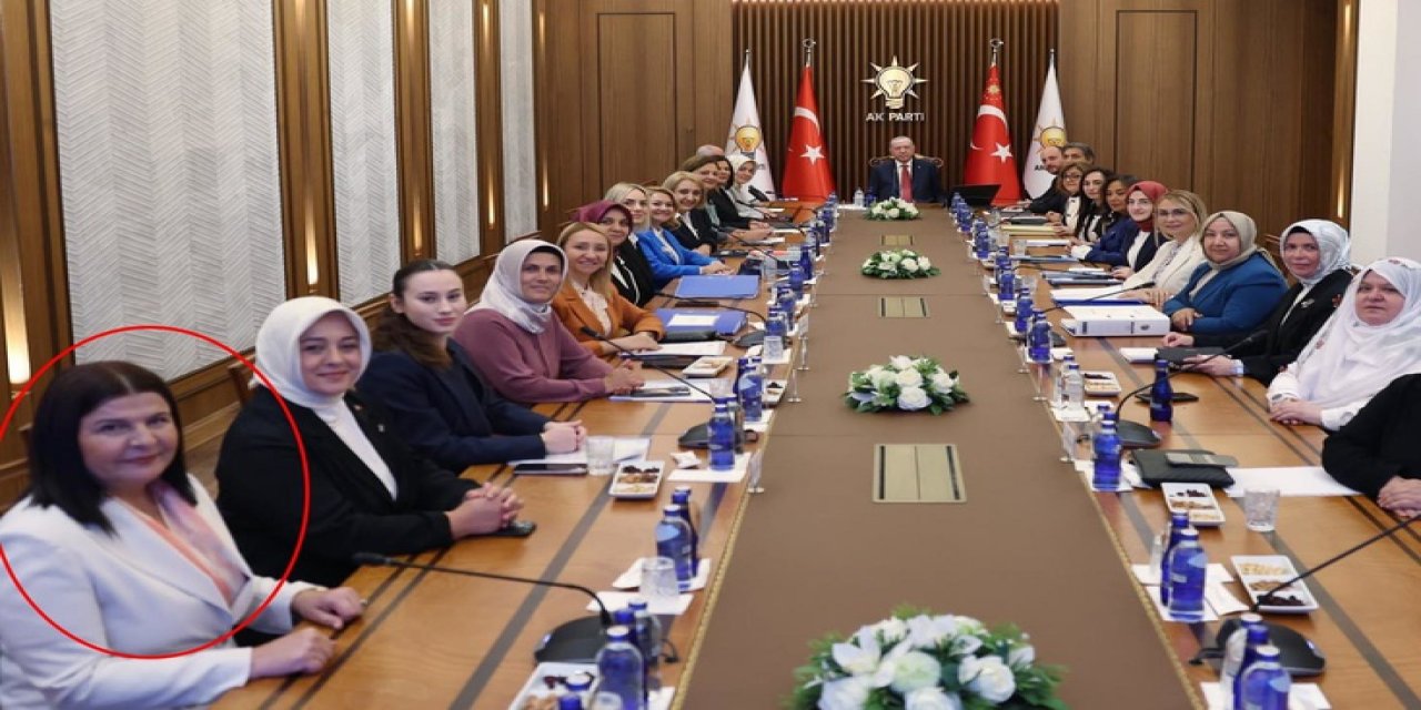 Telefonlarını Kapattı, Ardından Bu Kare Geldi! CHP'li Başkan Cumhurbaşkanı Erdoğan'ın Toplantısında