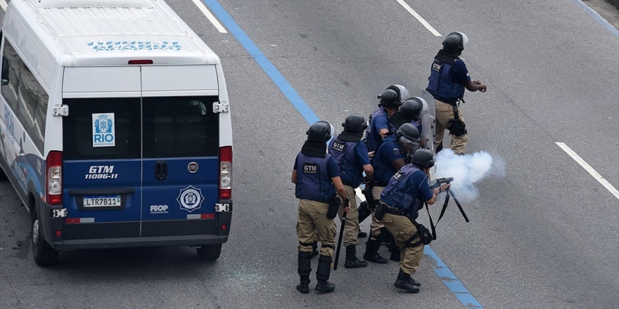 Brezilya'da Sokak Partisinde İzdiham: 9 Ölü