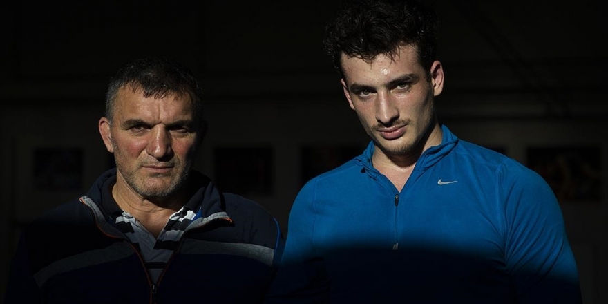 Eski Başpehlivan Oğlunu Da Pehlivan Yetiştiriyor