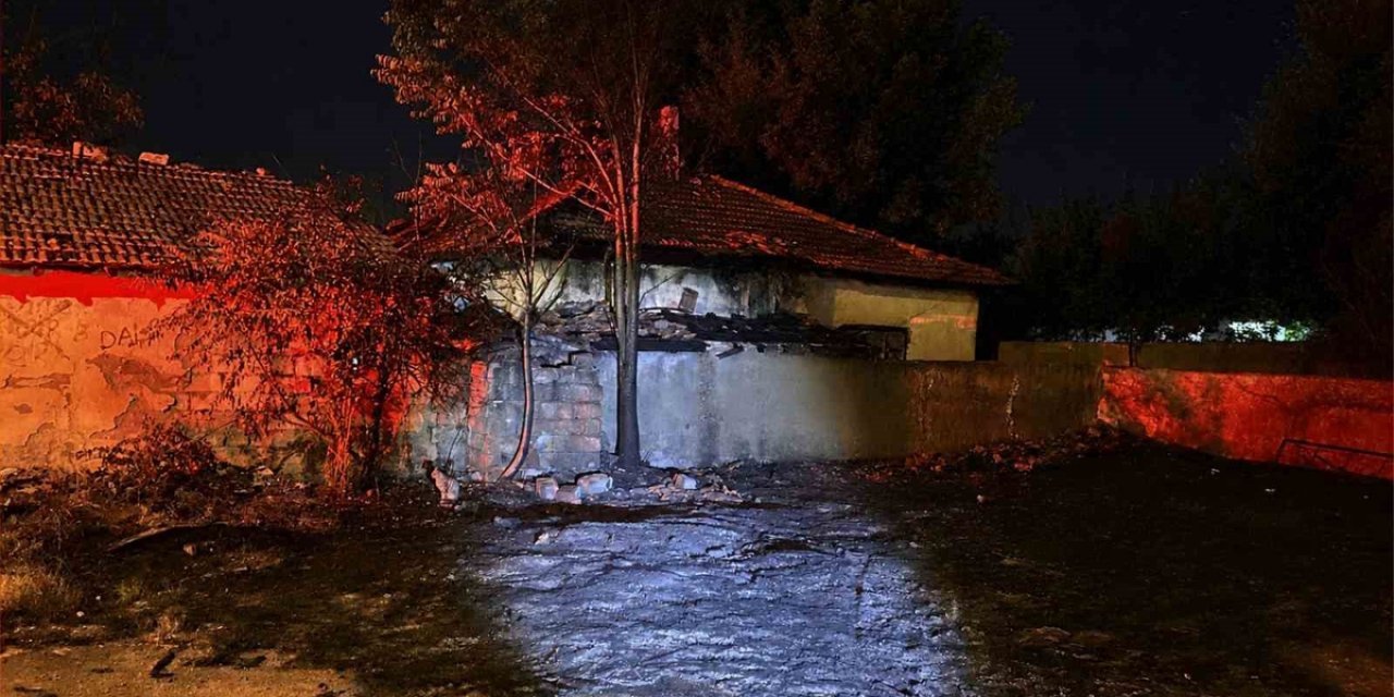 Kırıkkale'de Kontrollü Yakılan Otluk Alan Rüzgarla Yangına Dönüştü