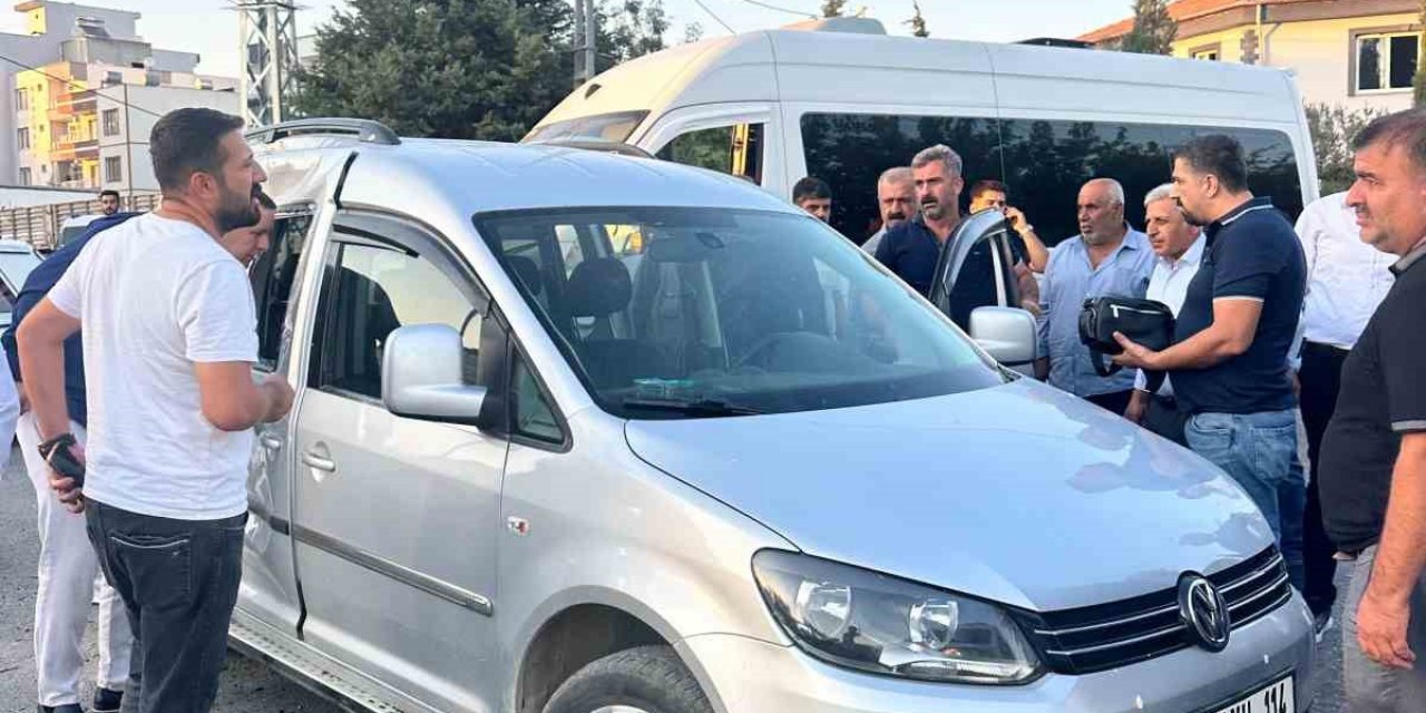 Adıyaman'da Hafif Ticari Araç İle Kamyon Çarpıştı, 3 Kişi Yaralandı
