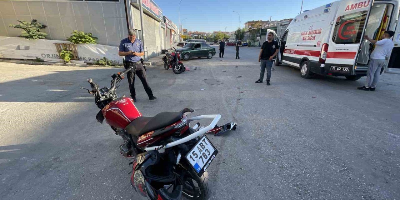 Karaman'da İki Motosiklet Çarpıştı, Biri Ağır 3 Kişi Yaralandı