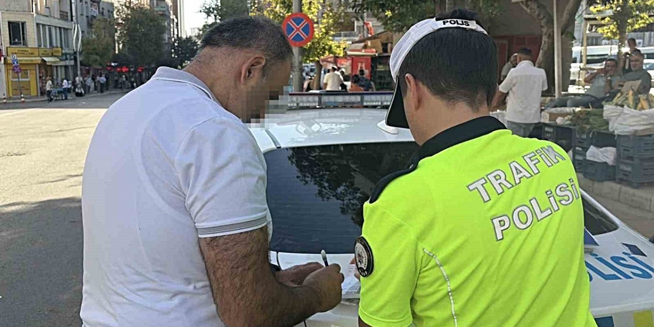 Elazığ'da Polis Uygulaması Önünde Ters Yöne Giren Sürücüye 10 Bin Lira Ceza Kesildi