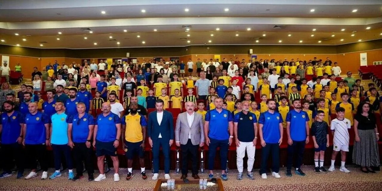 "Sporcu Gelişim Ve Sağlık Eğitim Semineri" Düzenlendi