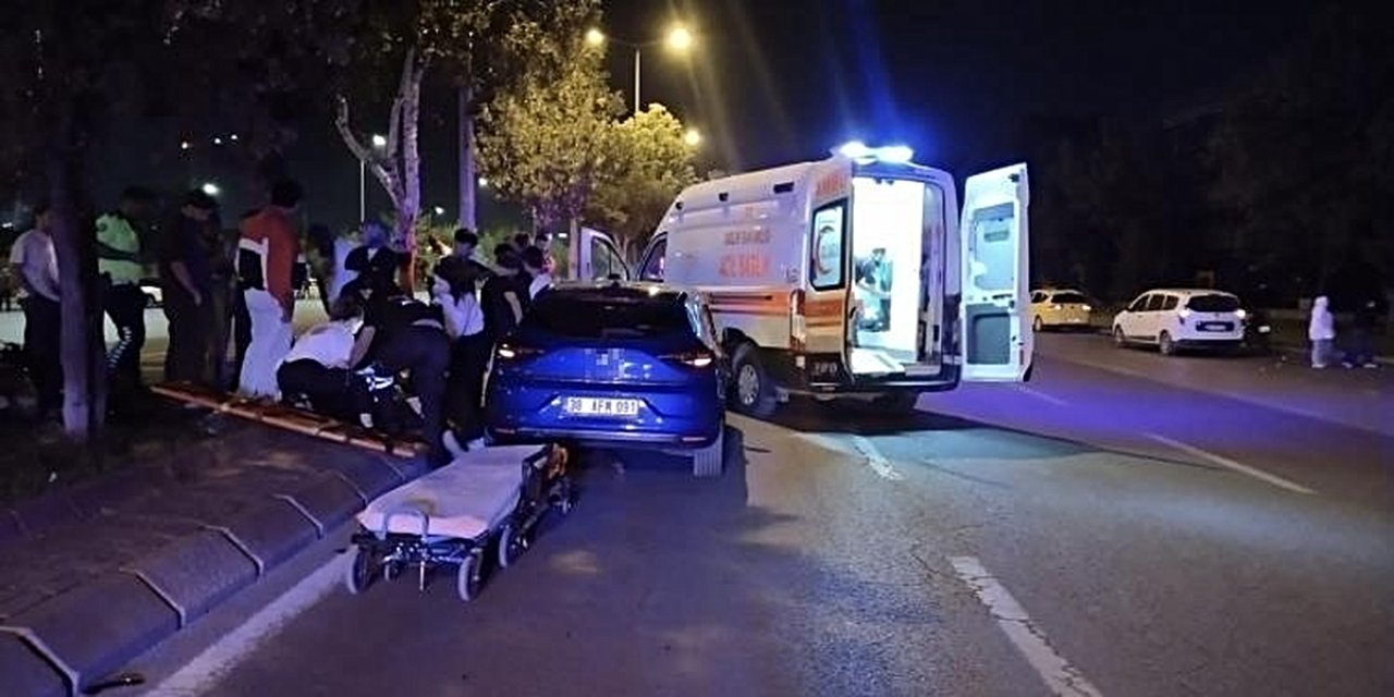 Kayseri Melikgazi'de Otomobil Motosikletle Çarpıştı, Sürücü Yaralandı